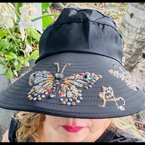 Wide brimmed women’s sun hat
